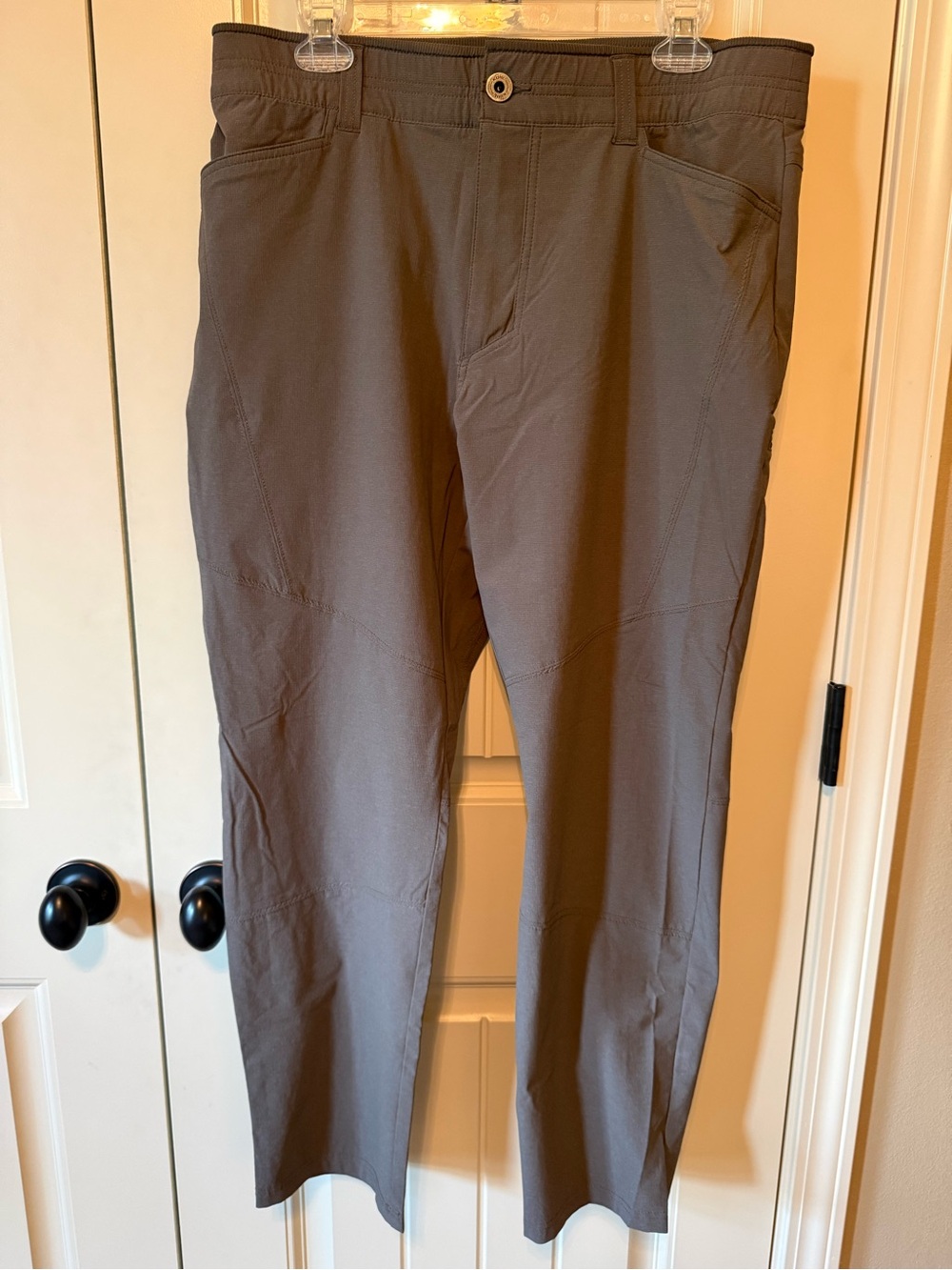 Kuhl Men's Decptr Pants in Taupe Brown